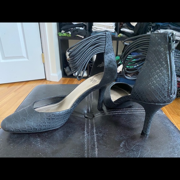 Heels - Picture 2 of 3